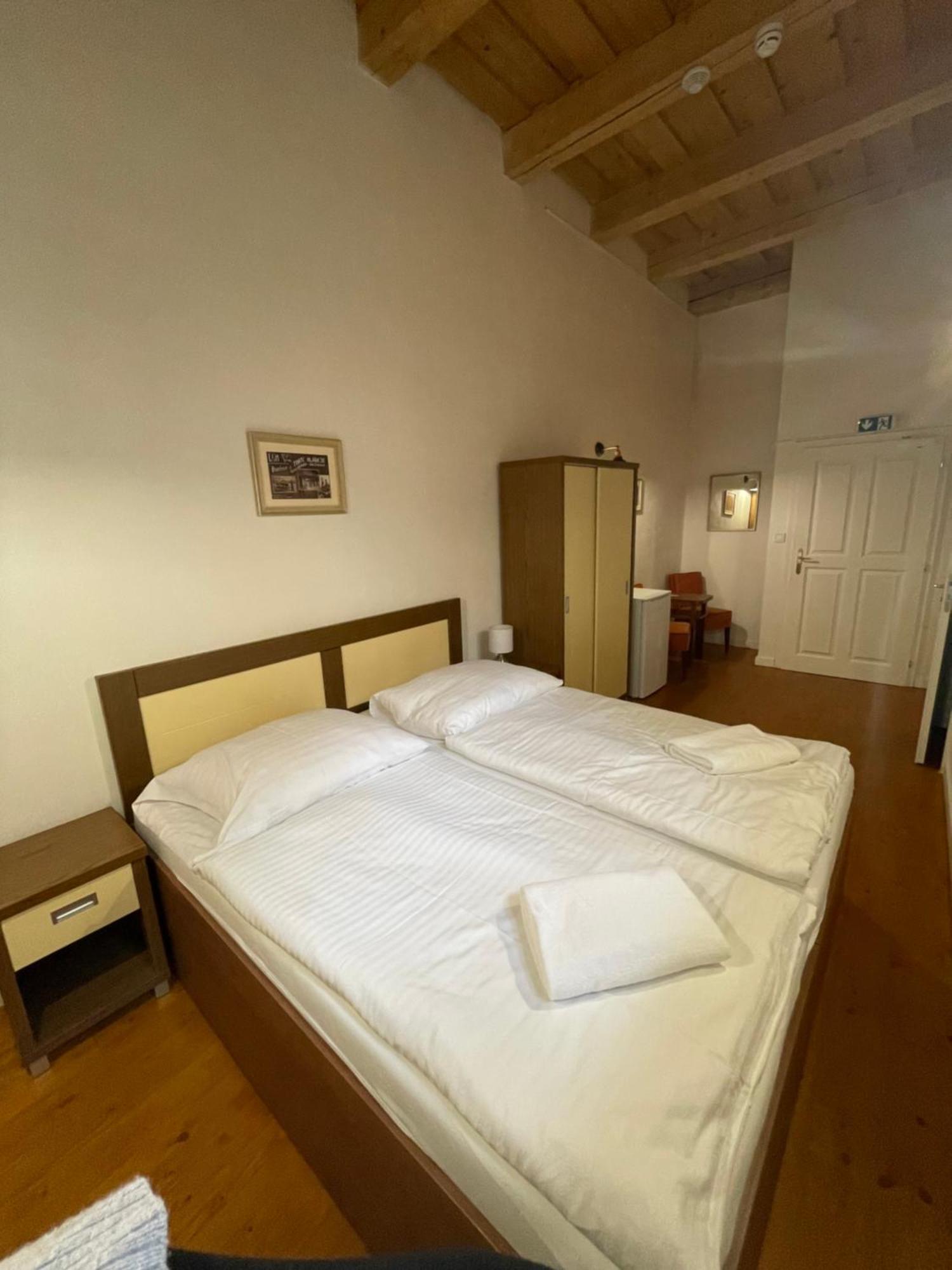 Banská Štiavnica Hostel Cosmopolitan* מראה חיצוני תמונה